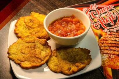 Patacones con hogado